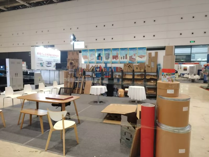 Yilida Membuat Debutnya di Pameran Hongdao